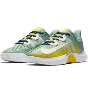 Court Air Zoom Gp Turbo Women's Tennis Shoe in JadeTeal/Yellow/white. Size US 8